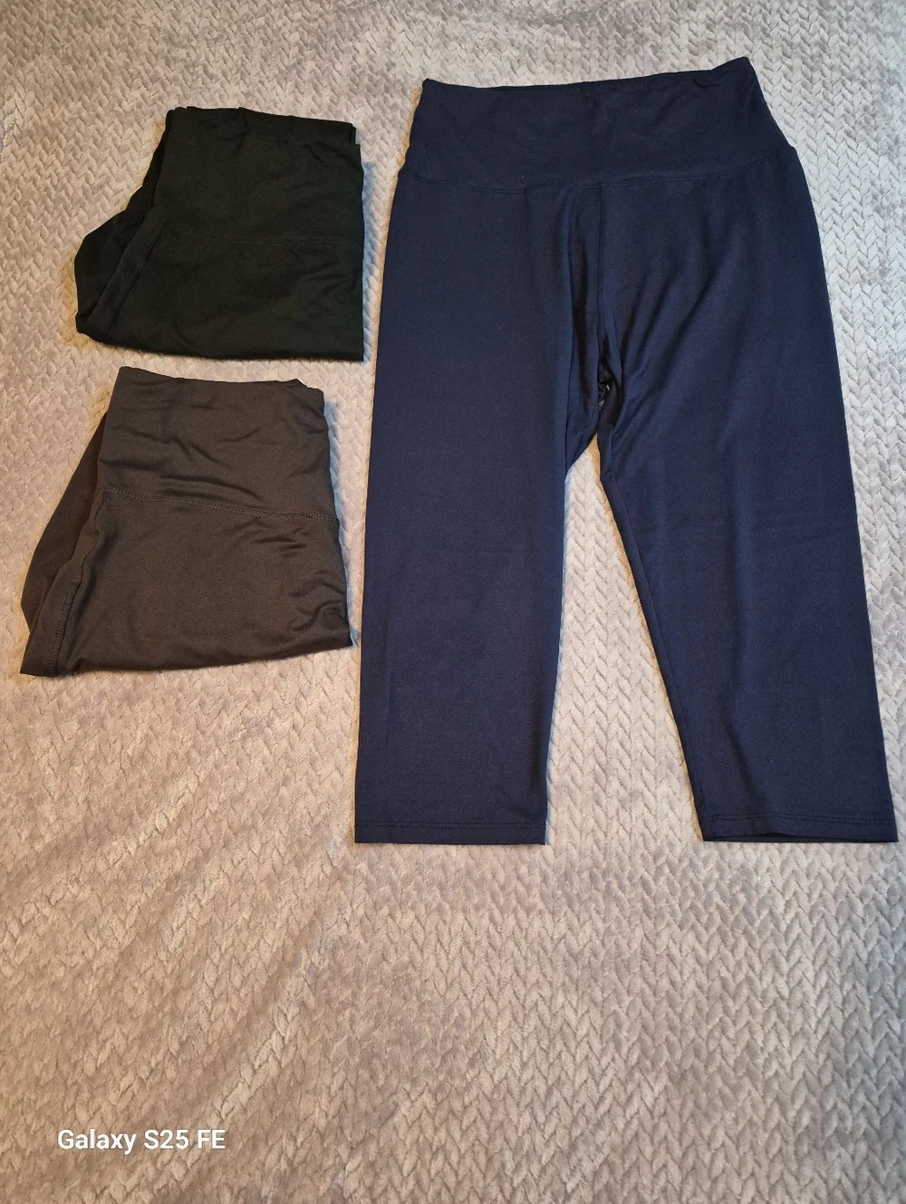 3-Pack Capri Length Leggings, Blue, Brown & Black, L/XL, EUC